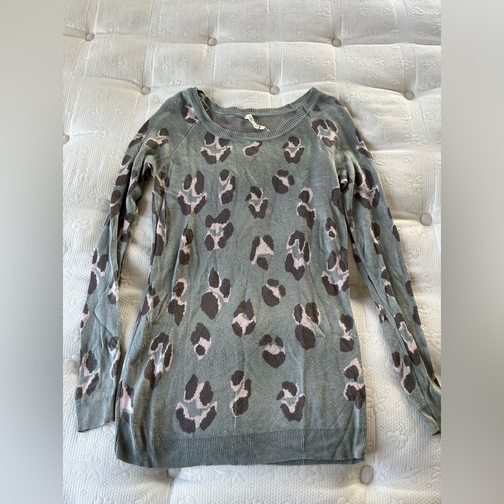 Women’s light sweater with cheetah print